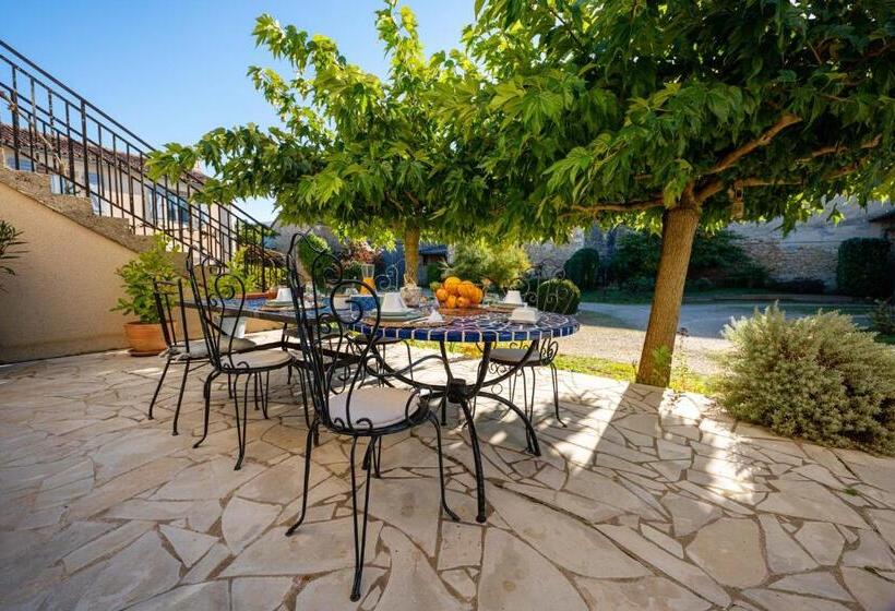 ベッドアンドブレックファースト La Maison De Charlotte   Chambres D Hôtes Futuroscope