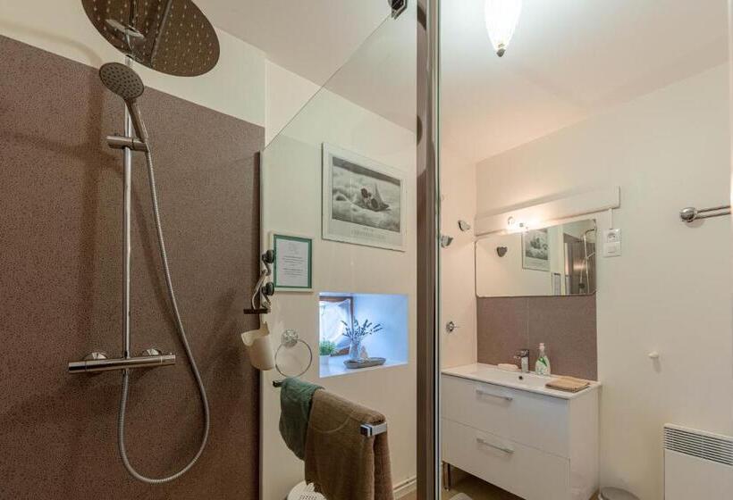 ベッドアンドブレックファースト La Maison De Charlotte   Chambres D Hôtes Futuroscope