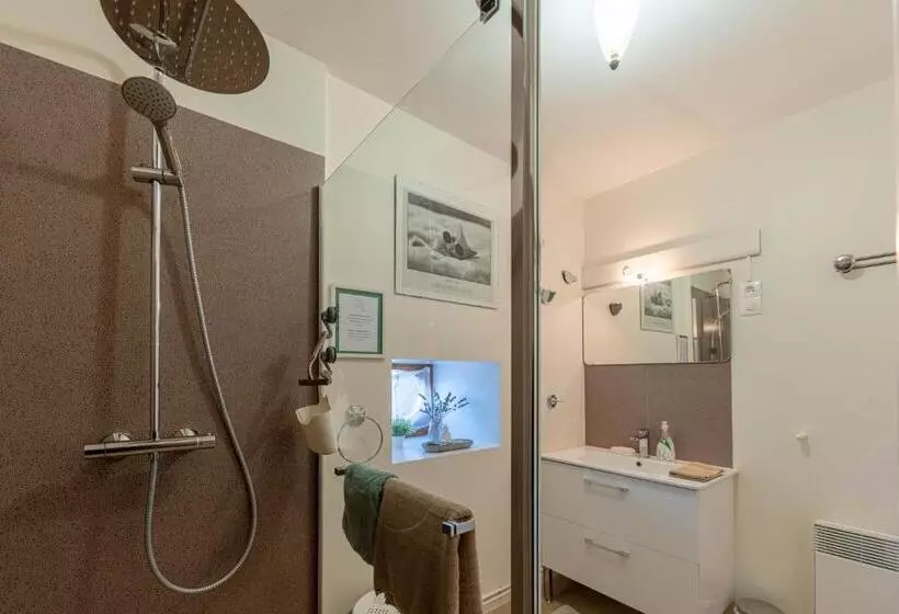 Aamiaismajoitus (B&B) La Maison De Charlotte   Chambres D Hôtes Futuroscope