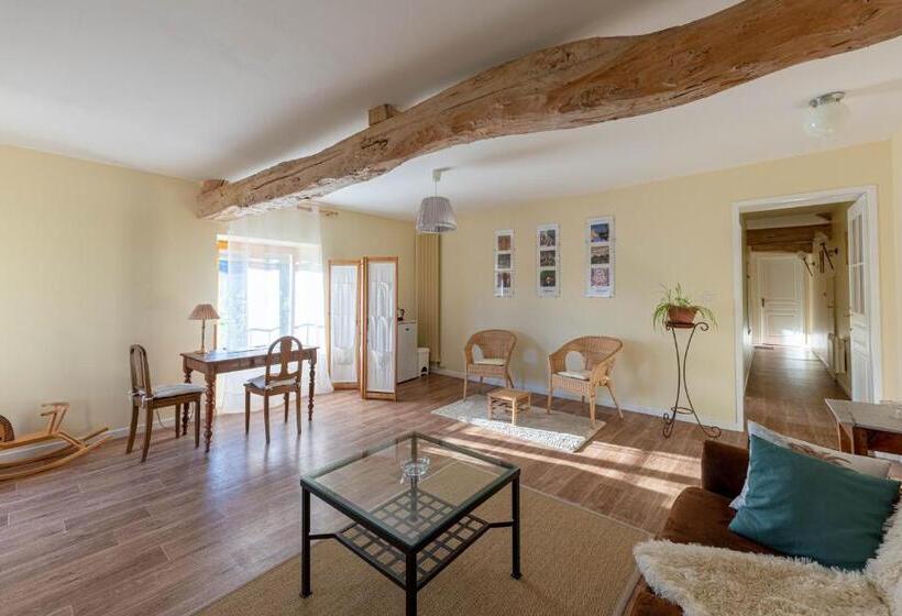 ベッドアンドブレックファースト La Maison De Charlotte   Chambres D Hôtes Futuroscope