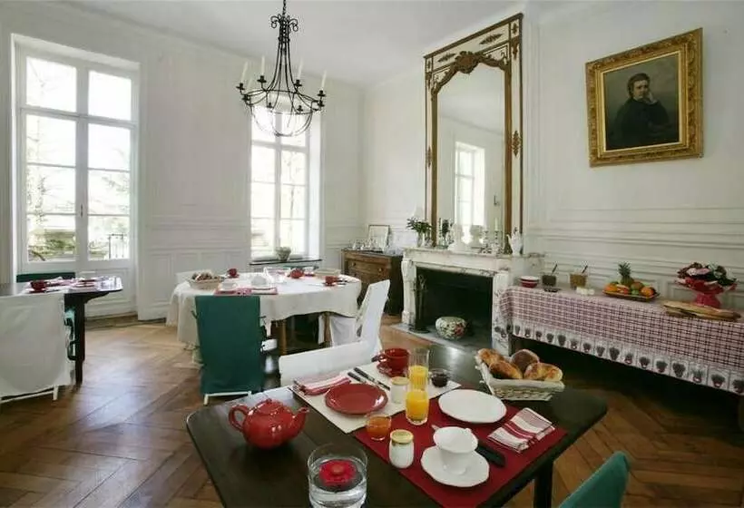 Aamiaismajoitus (B&B) Le Chateau De Philiomel