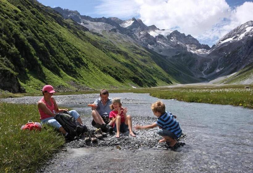 Familienhotel Alpina