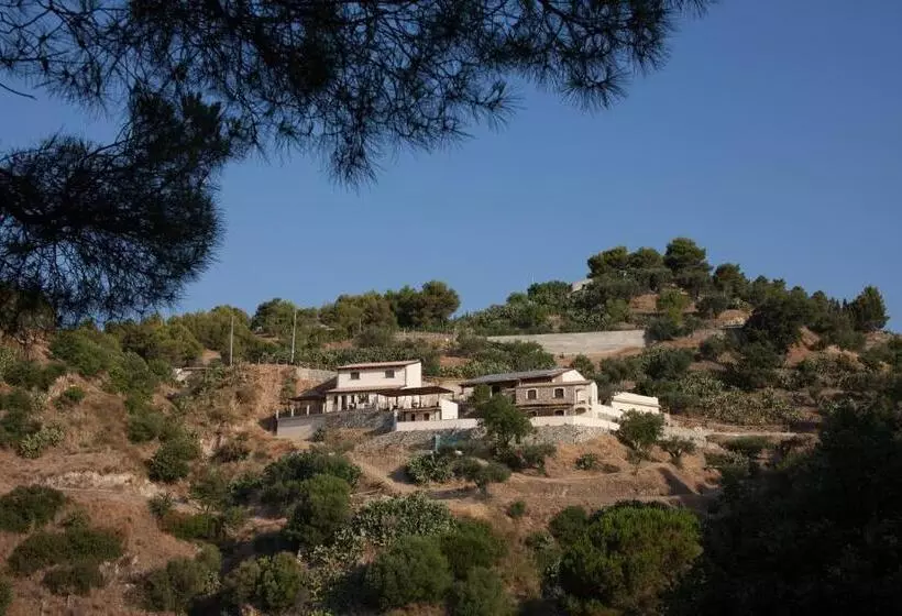 Hotelli Agunì Agriturismo E Locanda