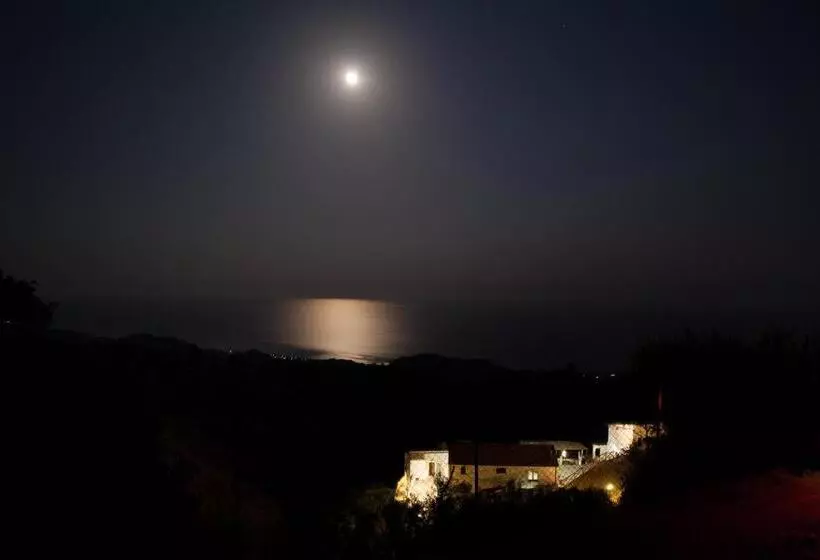 Hotelli Agunì Agriturismo E Locanda