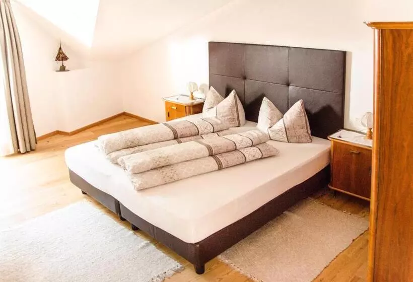 Hotelli Gasthof Gemse