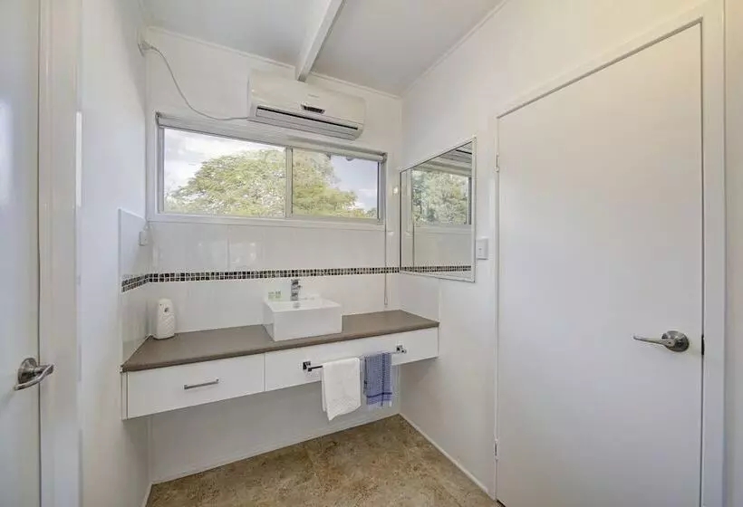 Motelli Moore Park Beach Inn