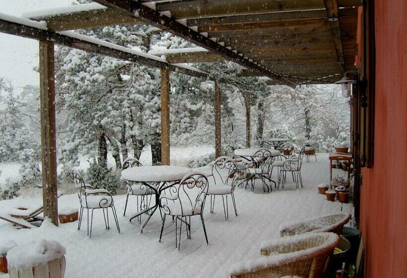 ペンション Maison Rouge