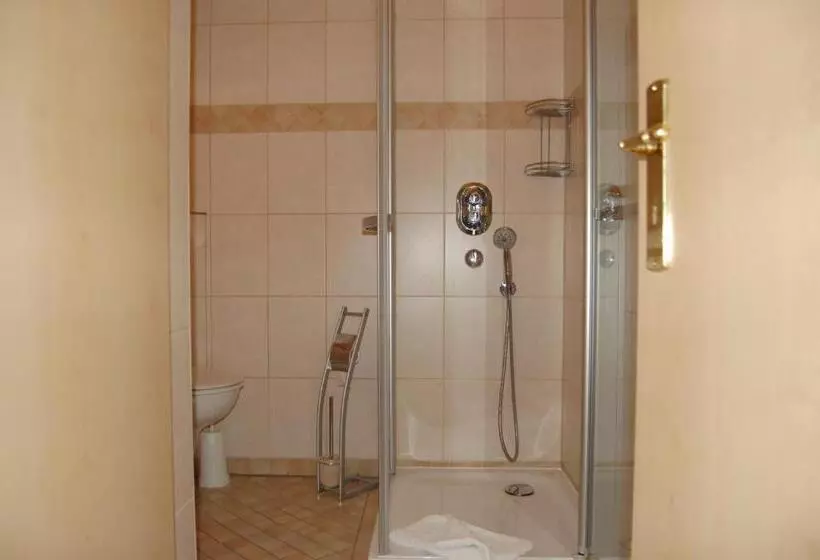 ペンション Ratskeller Hotel & Restaurant Lindow