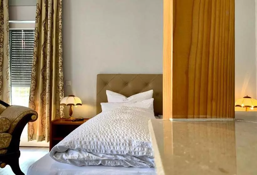 ペンション Ratskeller Hotel & Restaurant Lindow