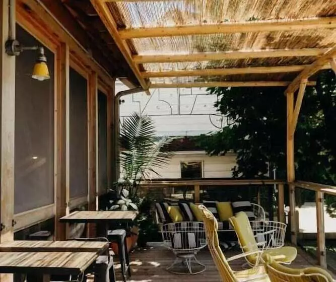 Retkeilymaja Drake Devonshire And Motor Inn