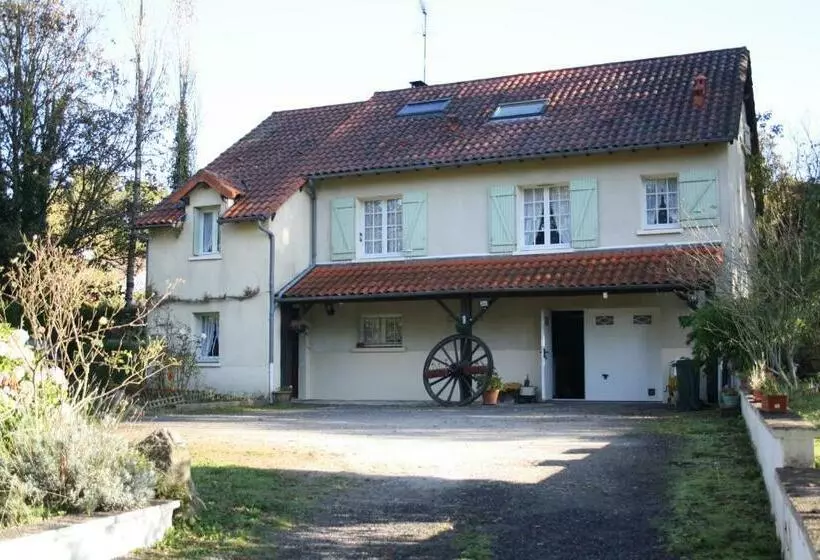 ベッドアンドブレックファースト Chambre D'hôtes Les Chênes