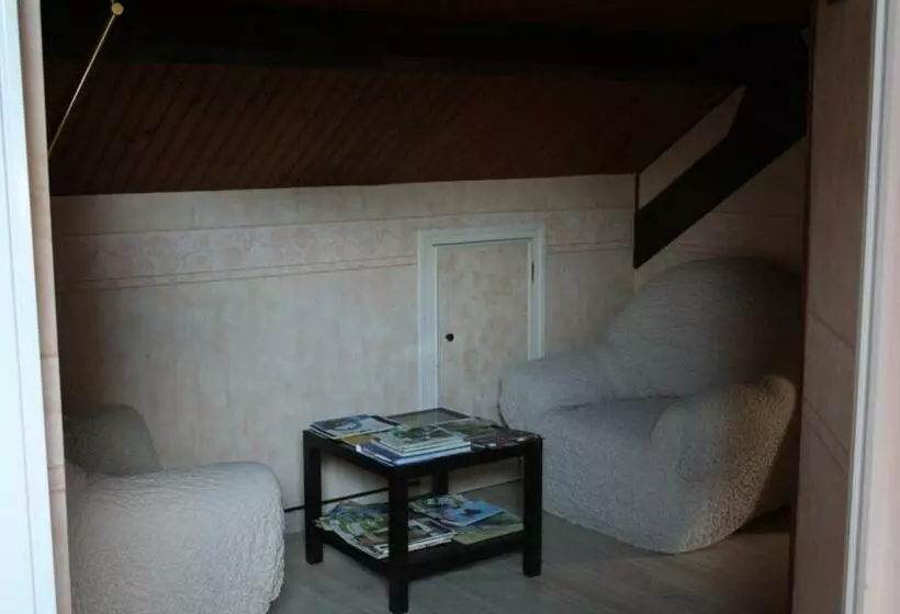 ベッドアンドブレックファースト Chambre D'hôtes Les Chênes