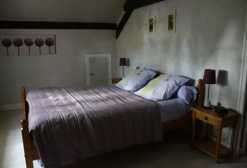 ベッドアンドブレックファースト Chambre D'hôtes Les Chênes
