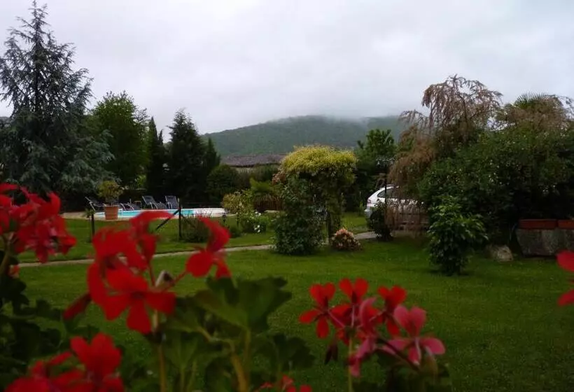 Aamiaismajoitus (B&B) Chambres D'hôtes L'ardiegeoise