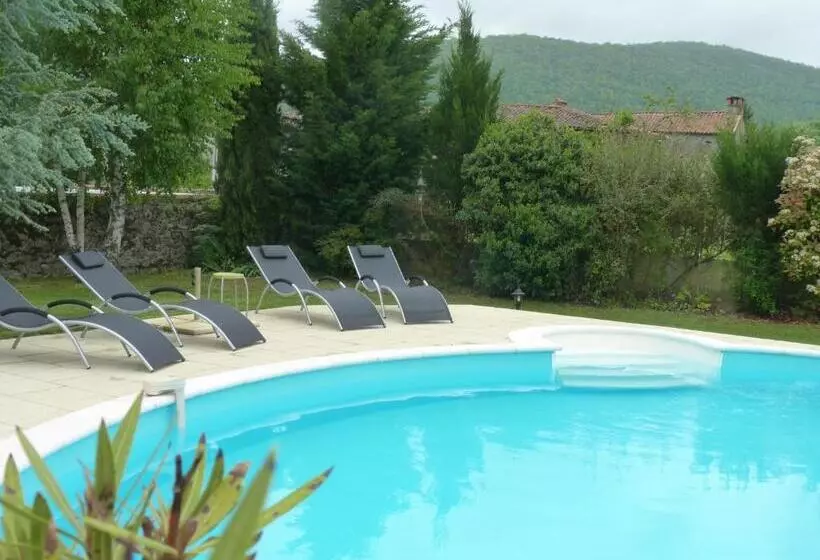 Aamiaismajoitus (B&B) Chambres D'hôtes L'ardiegeoise