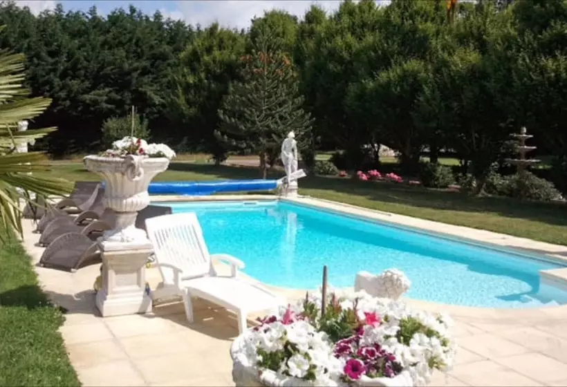 Aamiaismajoitus (B&B) Chateau Du Mesnil