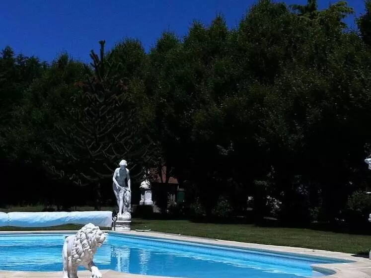 Aamiaismajoitus (B&B) Chateau Du Mesnil