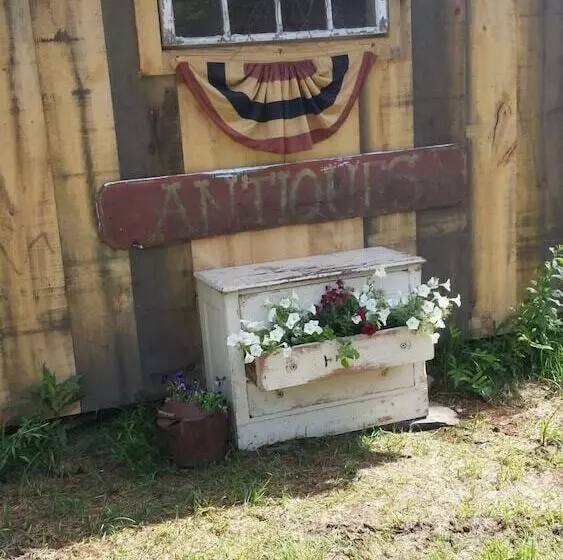 Aamiaismajoitus (B&B) Deer Mountain Lodge & Wilderness Resort