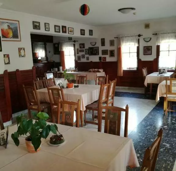 Aamiaismajoitus (B&B) Forrás Fogadó