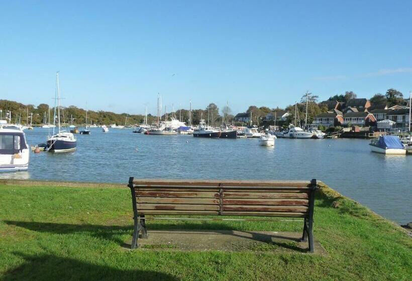 مبيت وإفطار Ivy Hall