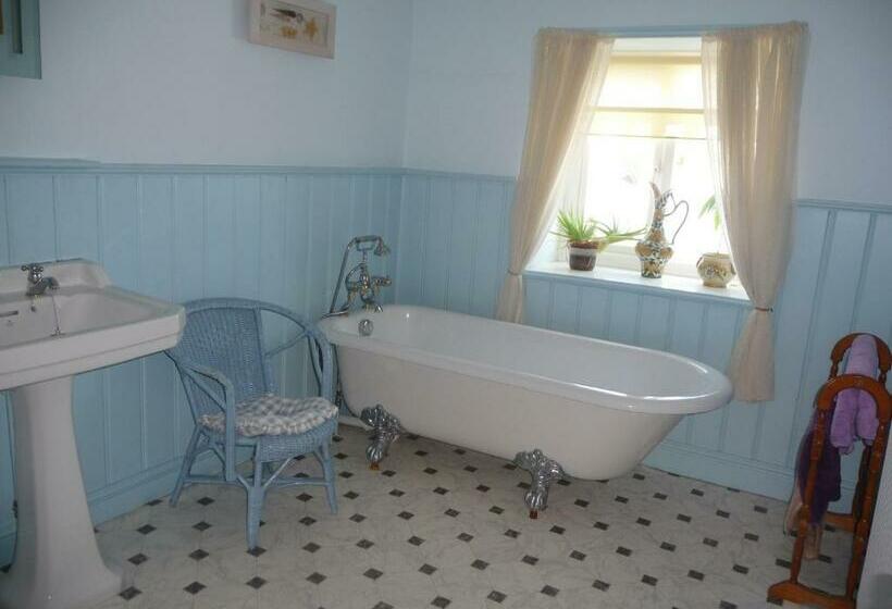 مبيت وإفطار Ivy Hall