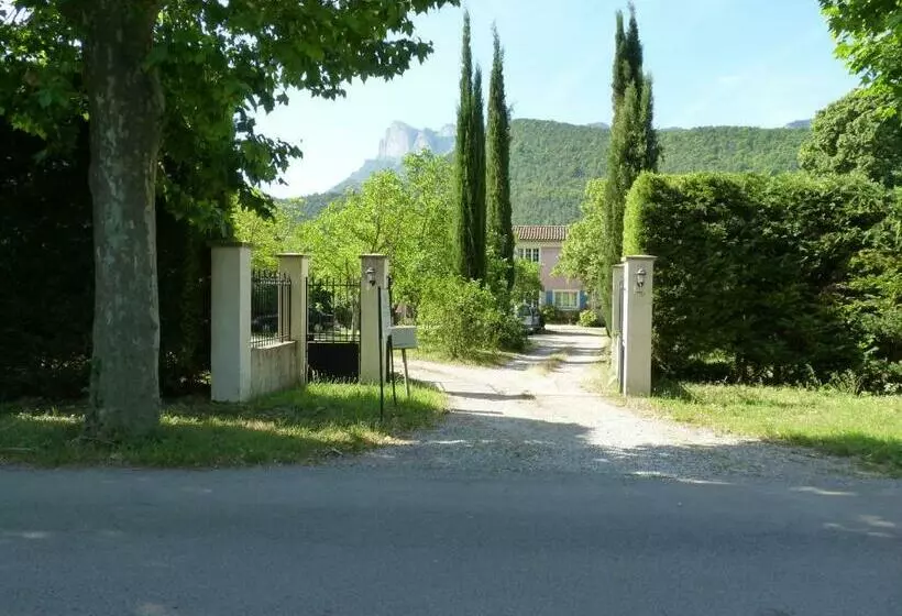 Aamiaismajoitus (B&B) La Maison Rose