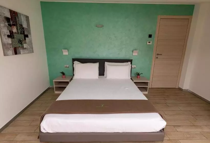 Bellagio Village  4 Apartments By The Lake   Seasonal Warm Pool And Sauna