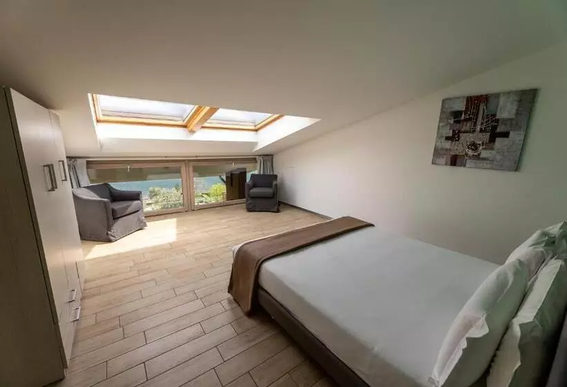 Bellagio Village  4 Apartments By The Lake   Seasonal Warm Pool And Sauna