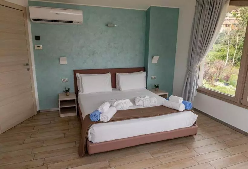 Bellagio Village  4 Apartments By The Lake   Seasonal Warm Pool And Sauna