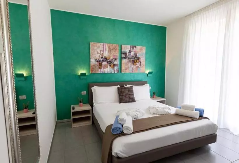 Bellagio Village  4 Apartments By The Lake   Seasonal Warm Pool And Sauna