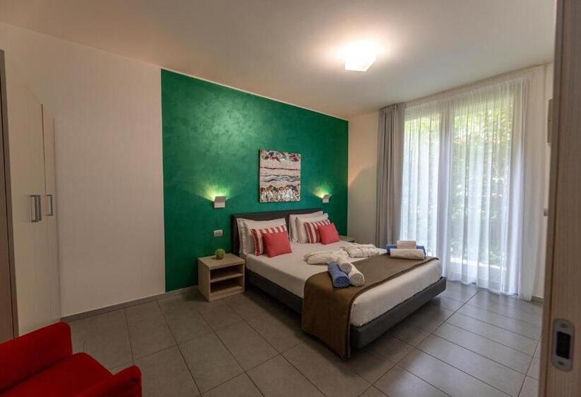 Bellagio Village  4 Apartments By The Lake   Seasonal Warm Pool And Sauna