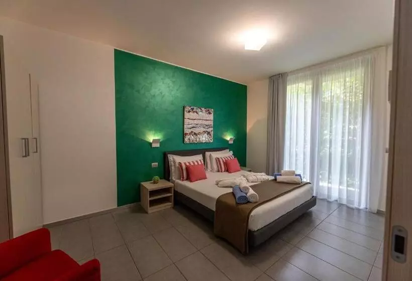 Bellagio Village  4 Apartments By The Lake   Seasonal Warm Pool And Sauna