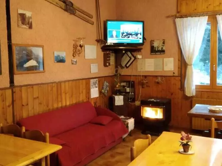 ホテル Albergo Ristorante Pineta