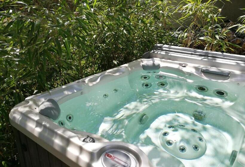 호텔 La Bastide Des Muriers