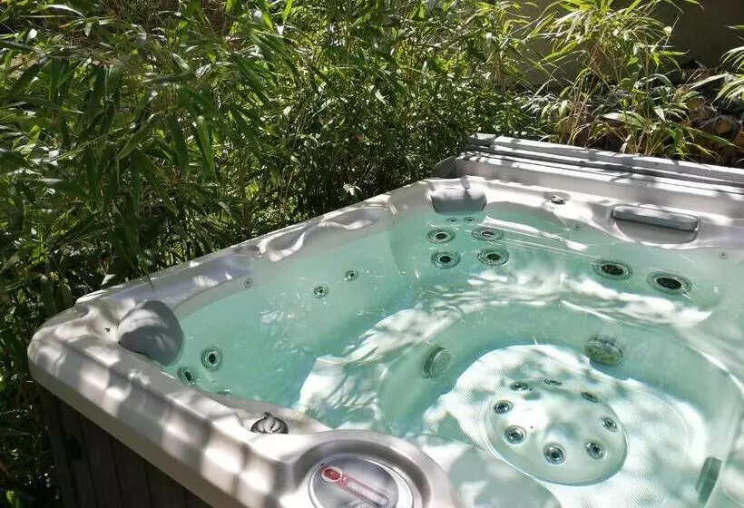 ホテル La Bastide Des Muriers