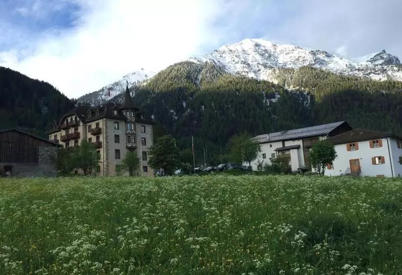 Hotelli Schweizerhof Sta Maria