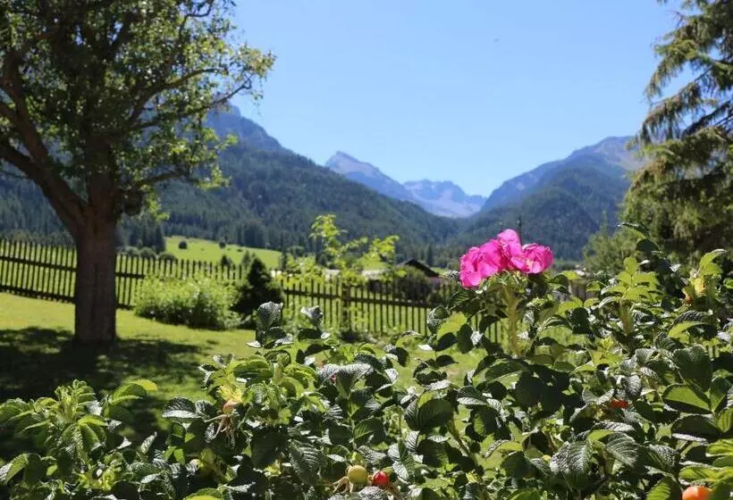 Hotelli Schweizerhof Sta Maria