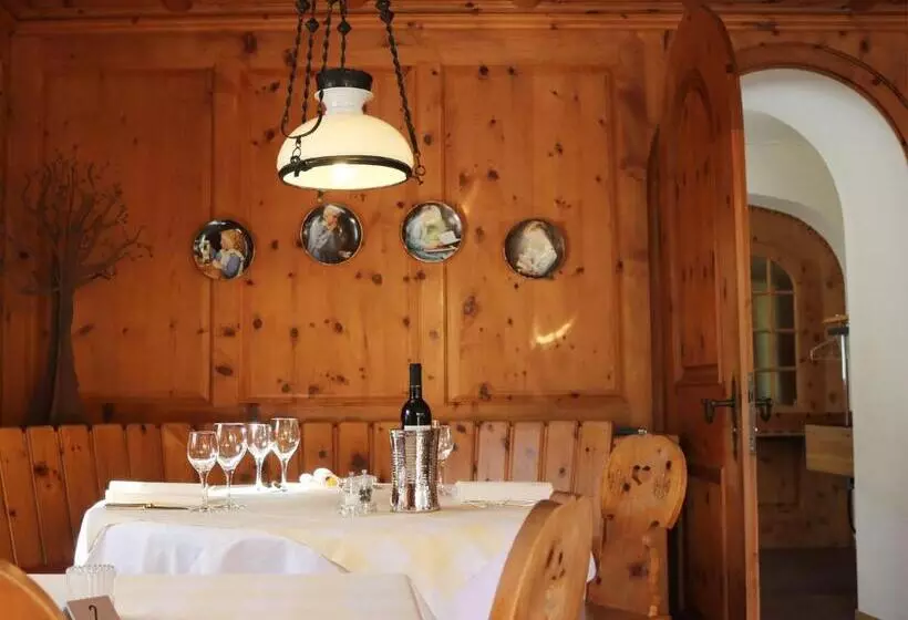 Hotelli Schweizerhof Sta Maria