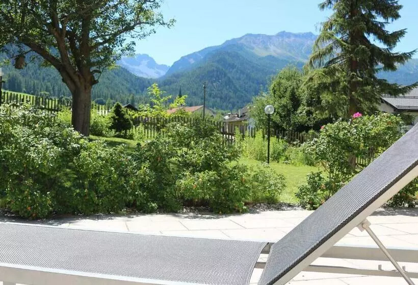 Hotelli Schweizerhof Sta Maria