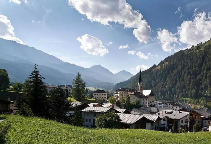 Hotelli Schweizerhof Sta Maria