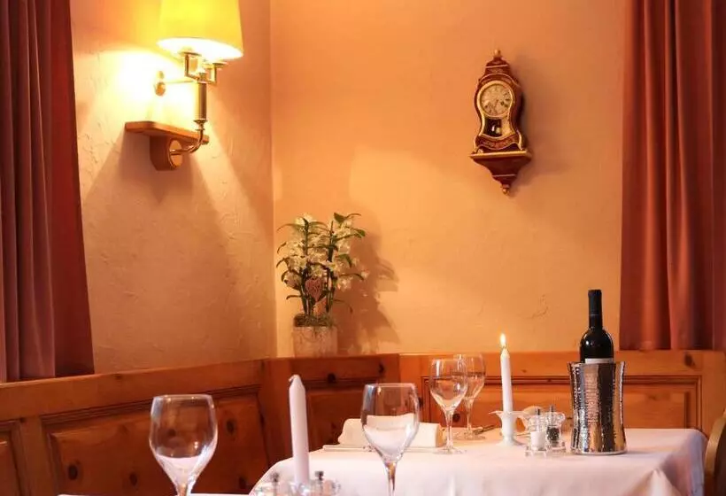 Hotelli Schweizerhof Sta Maria