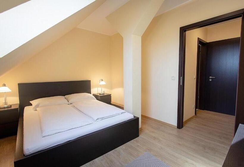 ペンション Castrum Vendégház