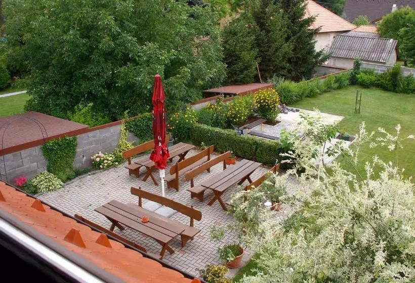 ペンション Castrum Vendégház