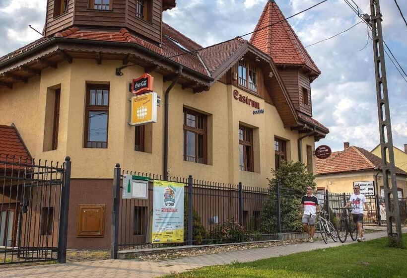 ペンション Castrum Vendégház