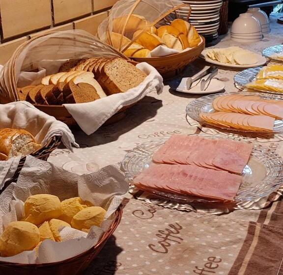 膳宿费 Pousada Raízes Da Guarda