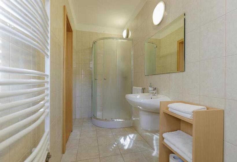 Pensionat Zseri Vadászház