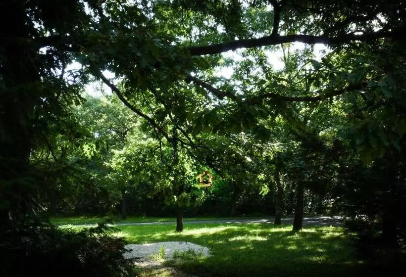 ペンション Zseri Vadászház