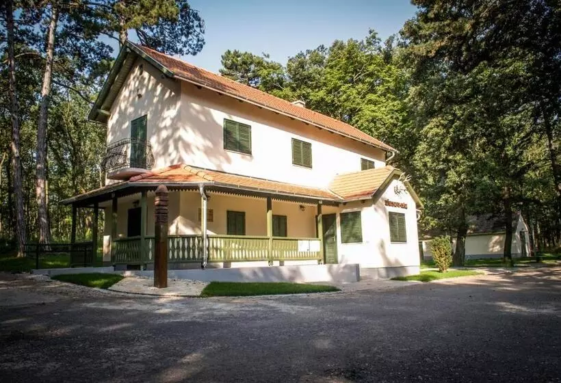 ペンション Zseri Vadászház