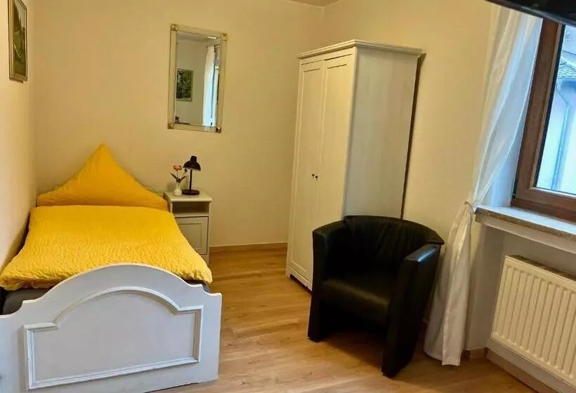 Retkeilymaja Gasthaus Metzgerei Pension Maßem