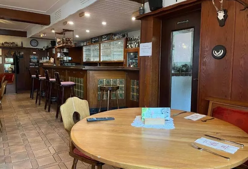 Retkeilymaja Gasthaus Metzgerei Pension Maßem